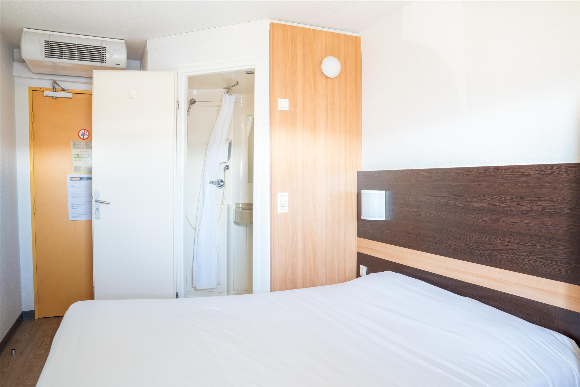 HOTEL PREMIERE CLASSE ANNEMASSE - Ville-La-Grand - Adrian Hotel Chambre