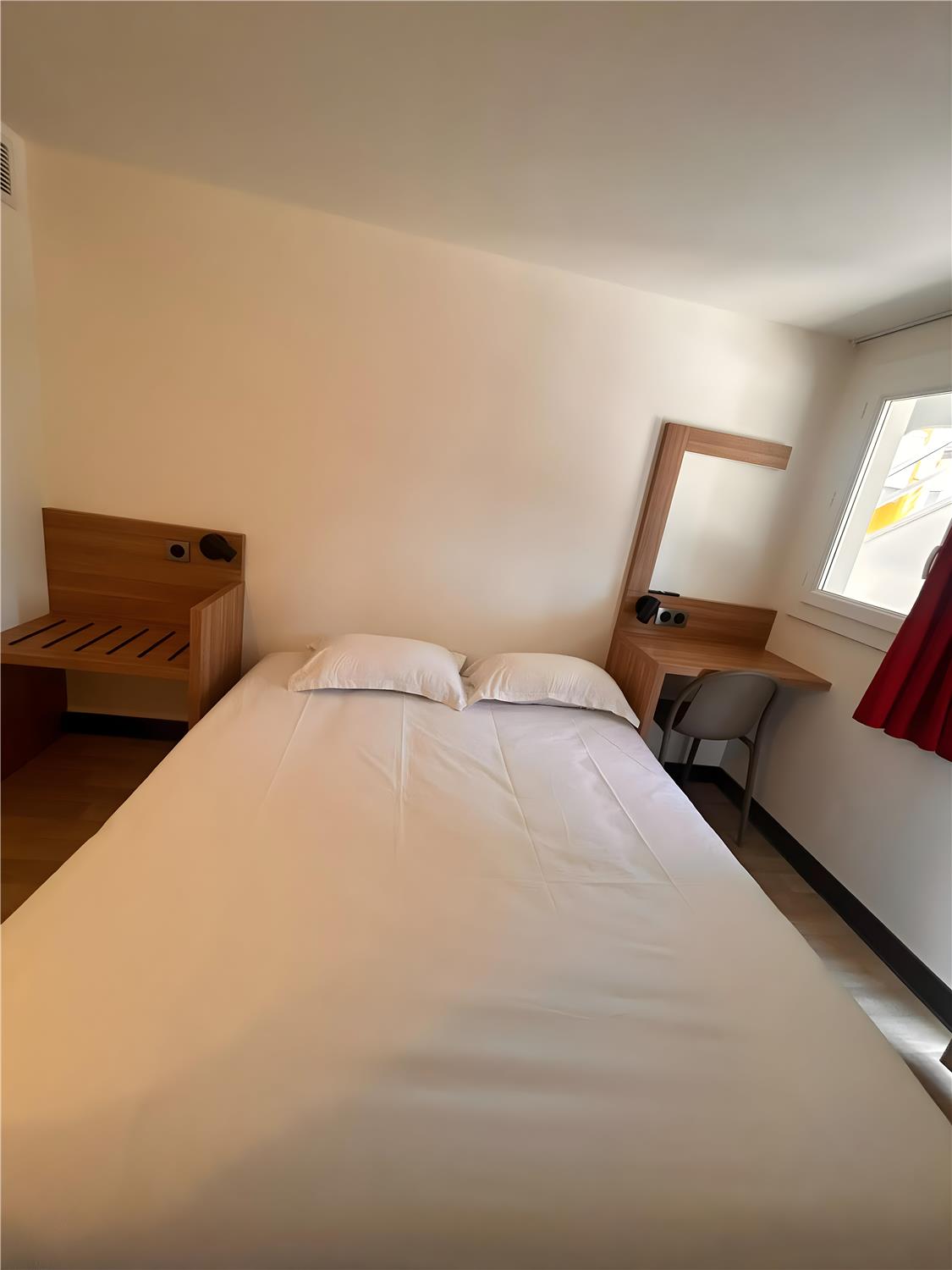 Kyriad ECO Avignon Sud Parc Des Expositions Chambre double bed 62