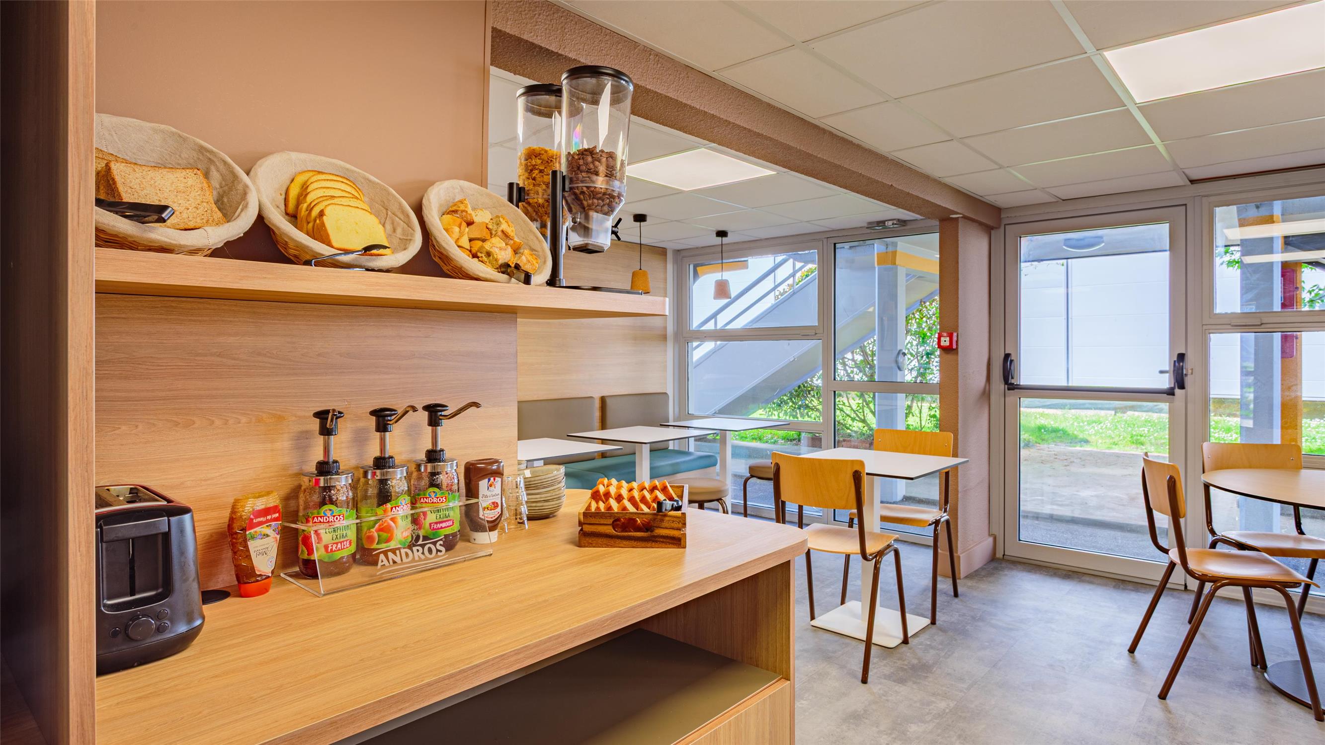 HOTEL PREMIERE CLASSE BAYONNE - Première Classe BAYONNE - PDJ