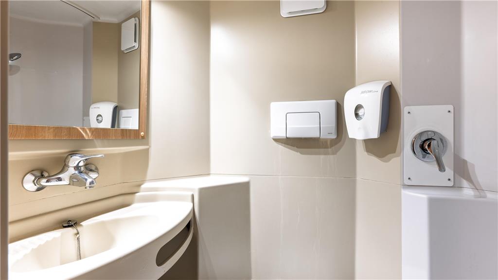 PREMIERE CLASSE BORDEAUX OUEST - EY-guestroom-Guest Room,Bathroom,On-Site.jpg