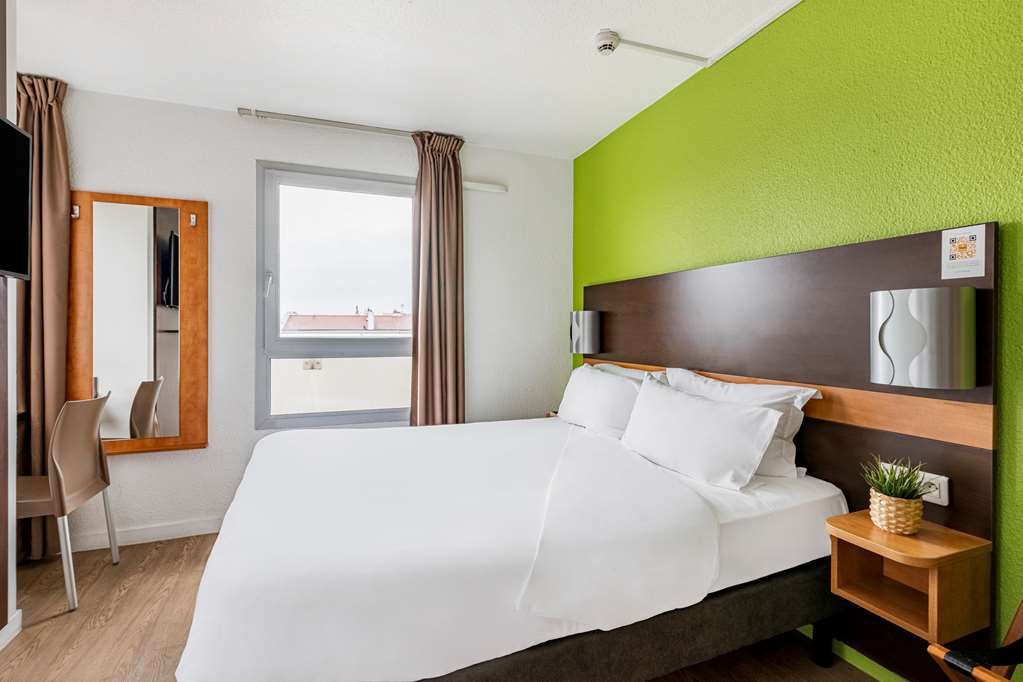 PREMIERE CLASSE LYON PART-DIEU-guestroom-Guest Room,On-Site.jpg