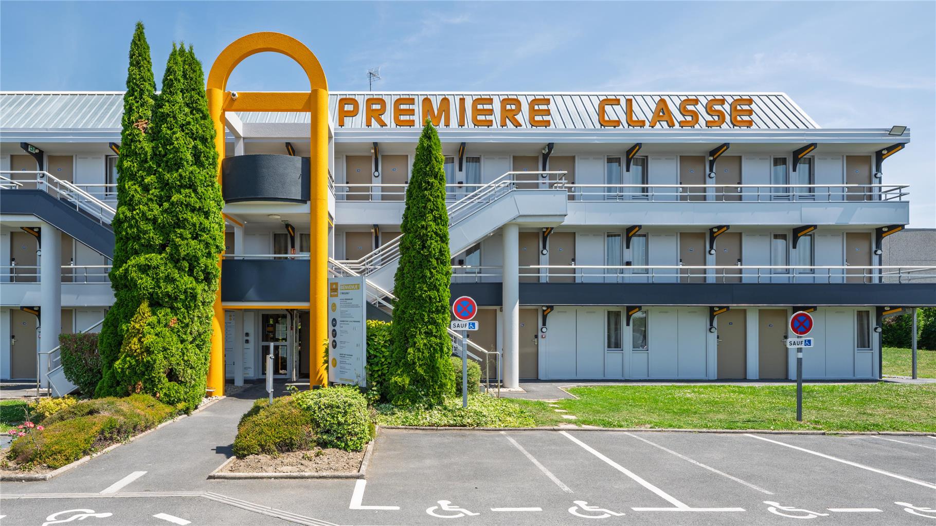 Premiere Classe Niort Est - La Creche