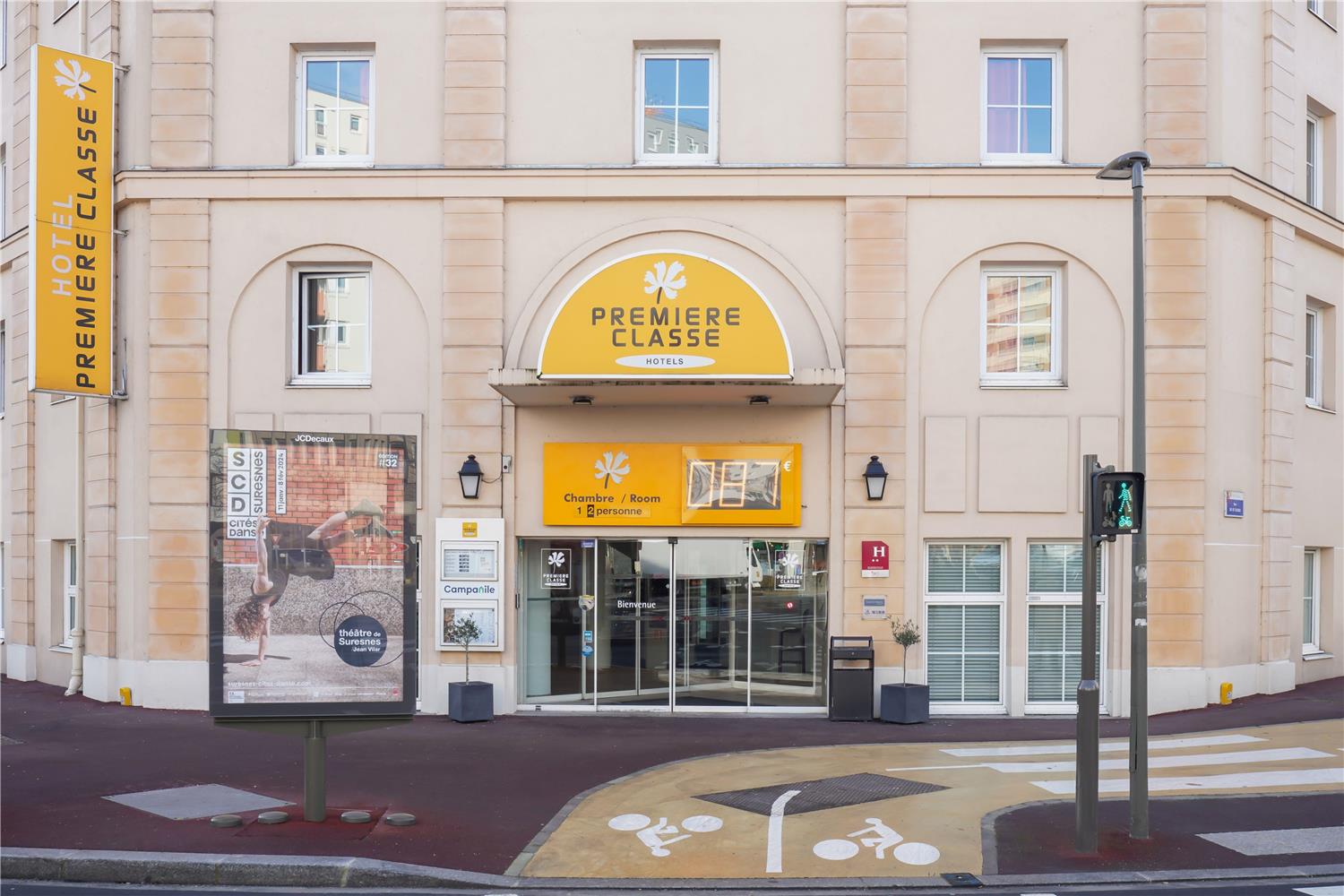 HOTEL PREMIERE CLASSE PARIS OUEST - Pont de Suresnes - Exterior view