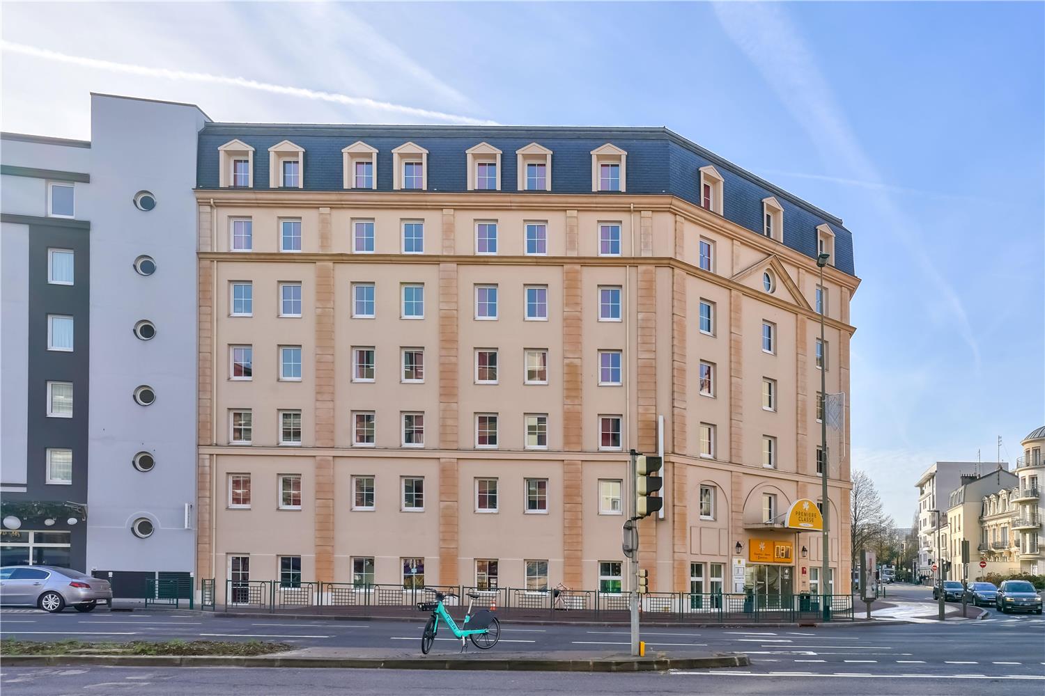 HÔTEL KYRIAD ECO - SURESNES - LA DEFENSE - PREMIERE CLASSE SURESNES EXTERIEUR