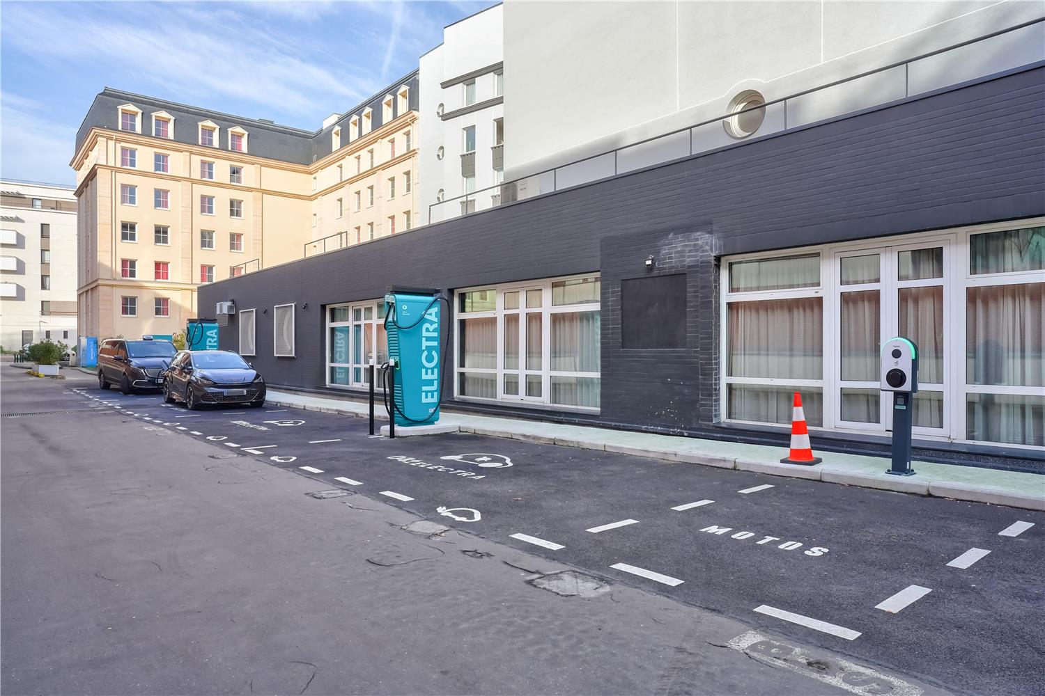 HOTEL KYRIAD ECO - SURESNES - LA DEFENSE - Exterior view