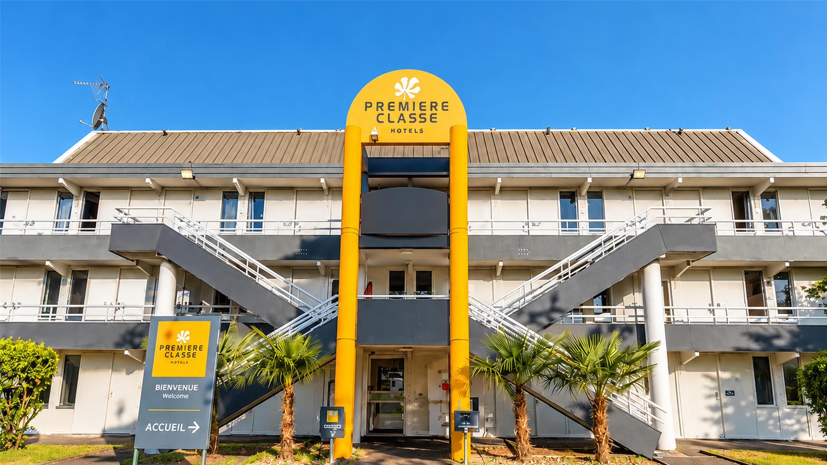 HOTEL PREMIERE CLASSE TARBES - Bastillac - exterieur
