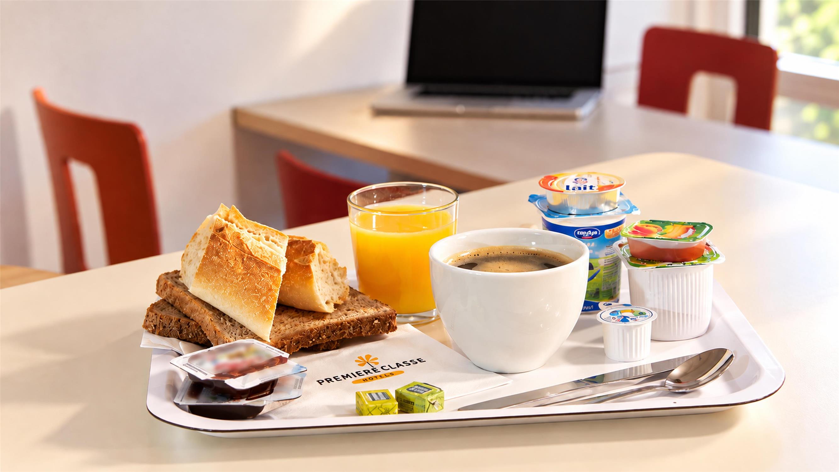 HOTEL PREMIERE CLASSE TARBES - Bastillac - petit dejeuner trois