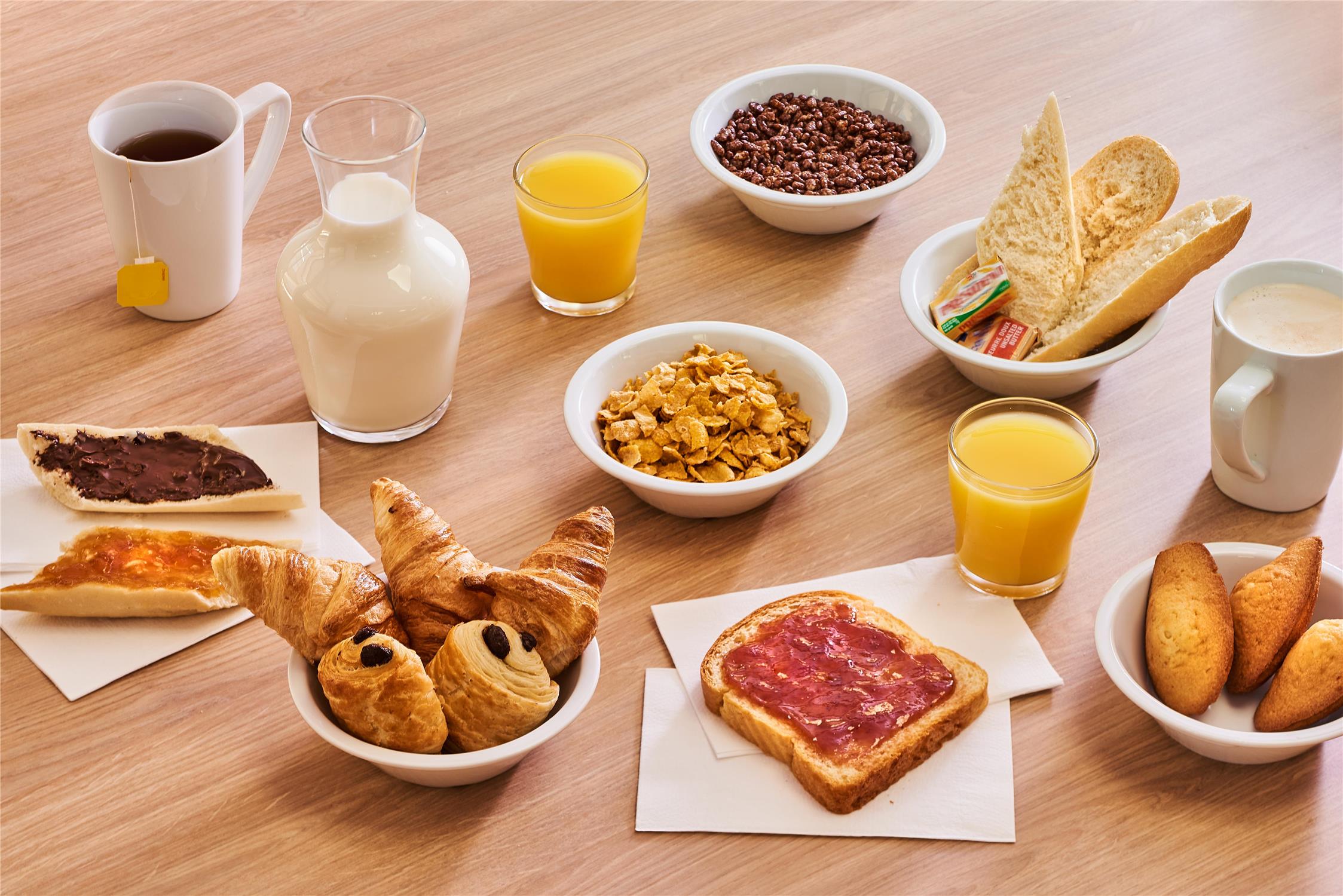 HOTEL PREMIERE CLASSE VALENCIENNES OUEST - Petite-Forêt - PDJ