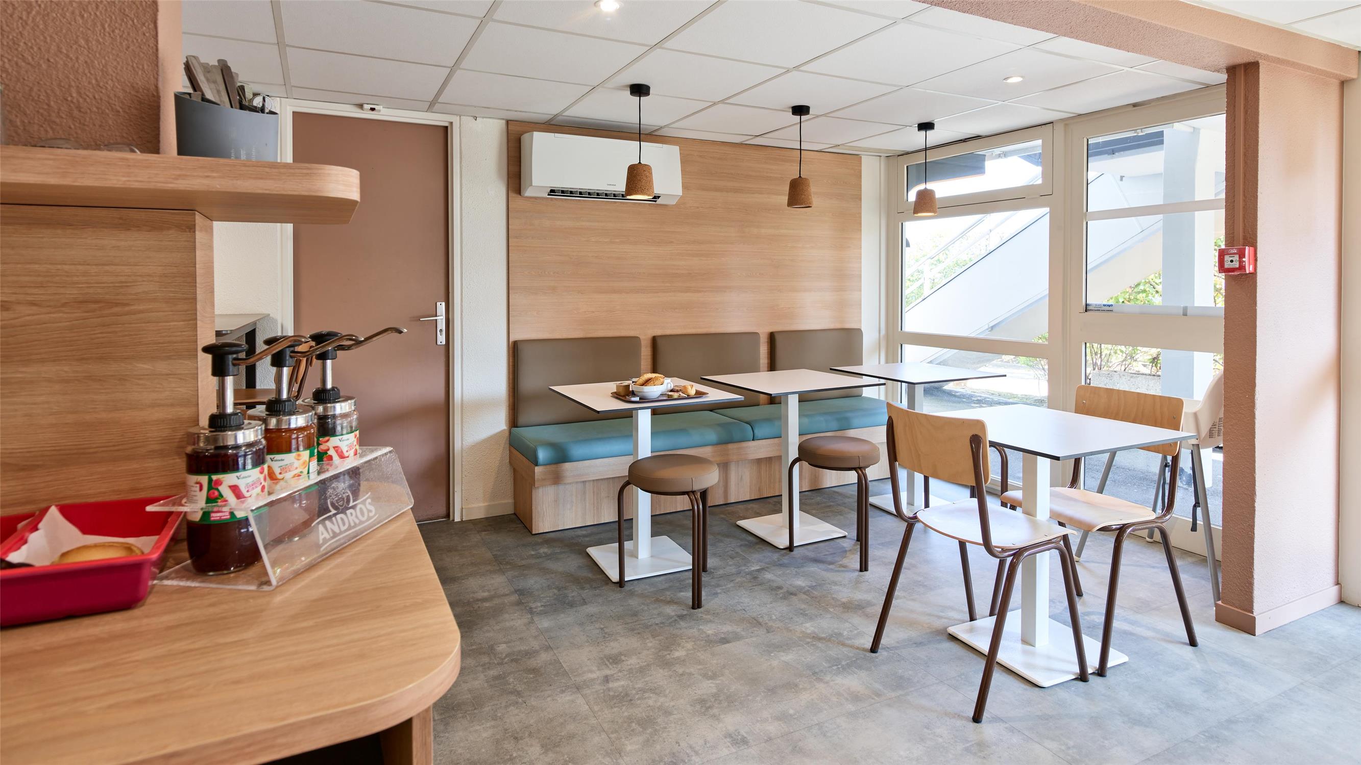HÔTEL PREMIERE CLASSE VALENCIENNES OUEST - Petite-Forêt - Restaurant / Etablissement gastronomique