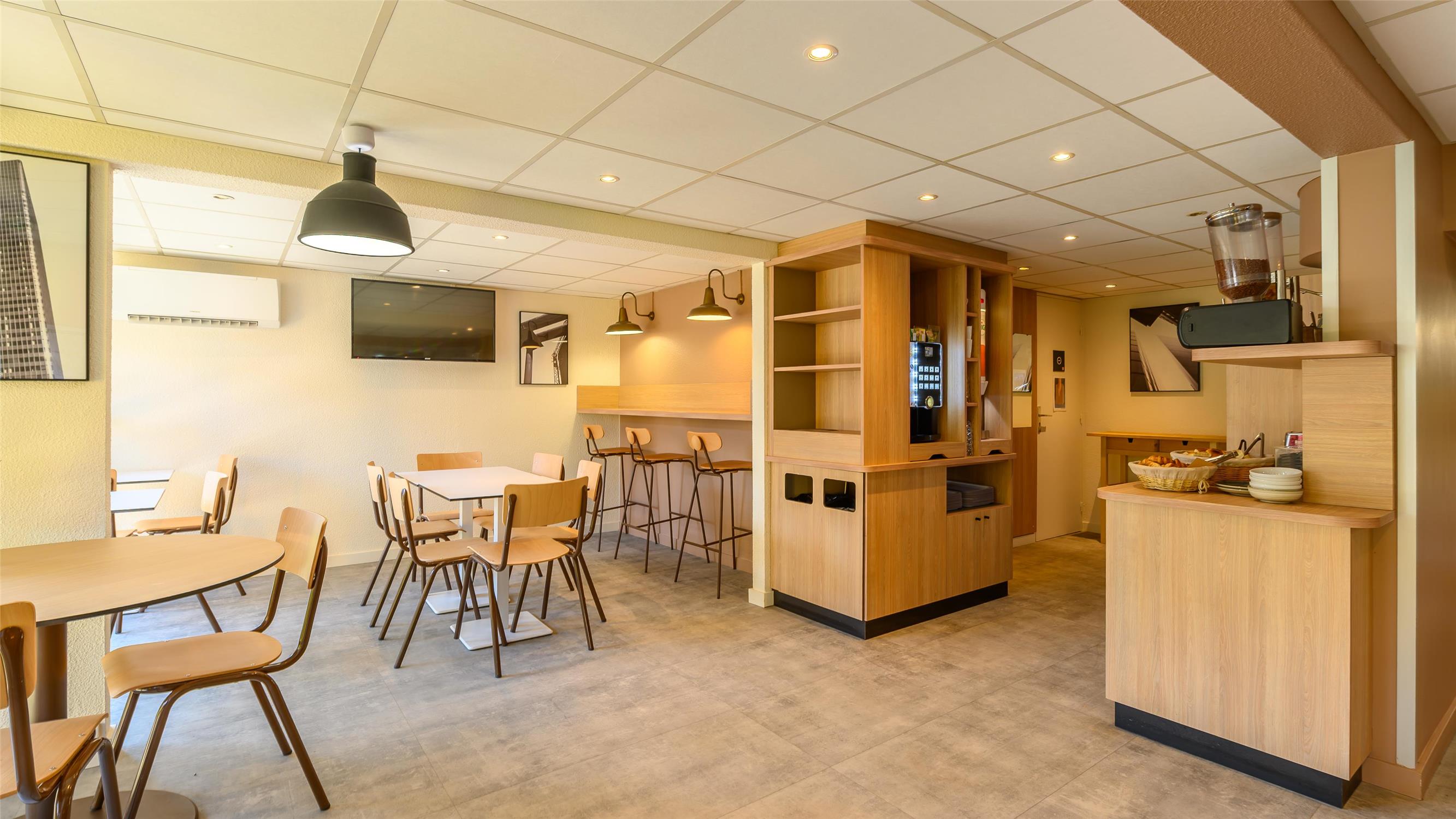 HOTEL PREMIERE CLASSE VERSAILLES - Saint-Cyr-l'École - Pc Versailles St Cyr - PUA