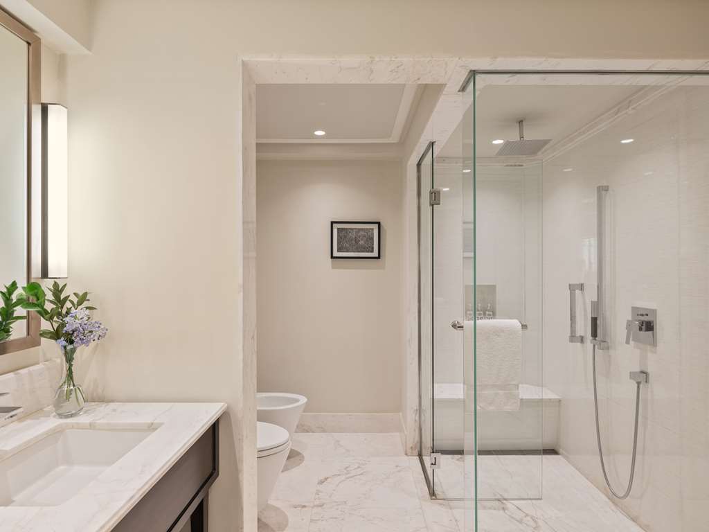 Belmond Miraflores Park-guestroom-Guest Room,Bathroom,Suite,On-Site.jpg