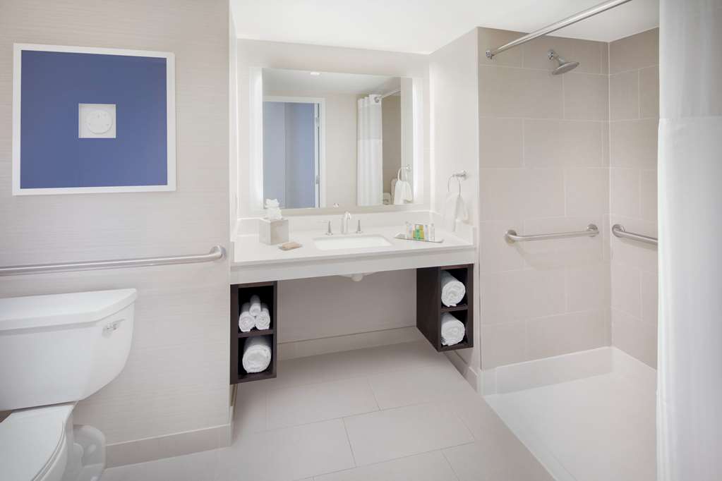 Doubletree by Hilton Hotel Deerfield Beach - Boca Raton Room Type - 1 KG JR STE MB HR ACC RIS