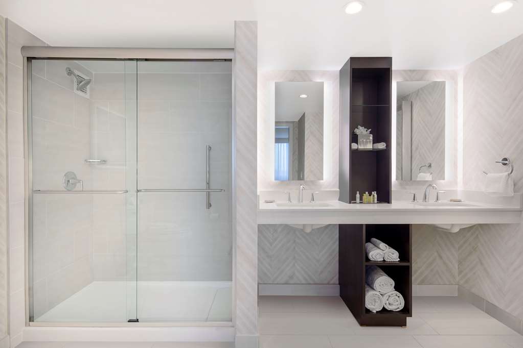 Doubletree by Hilton Hotel Deerfield Beach - Boca Raton Room Type - 1KG BALCNY TREATSELF AMENS