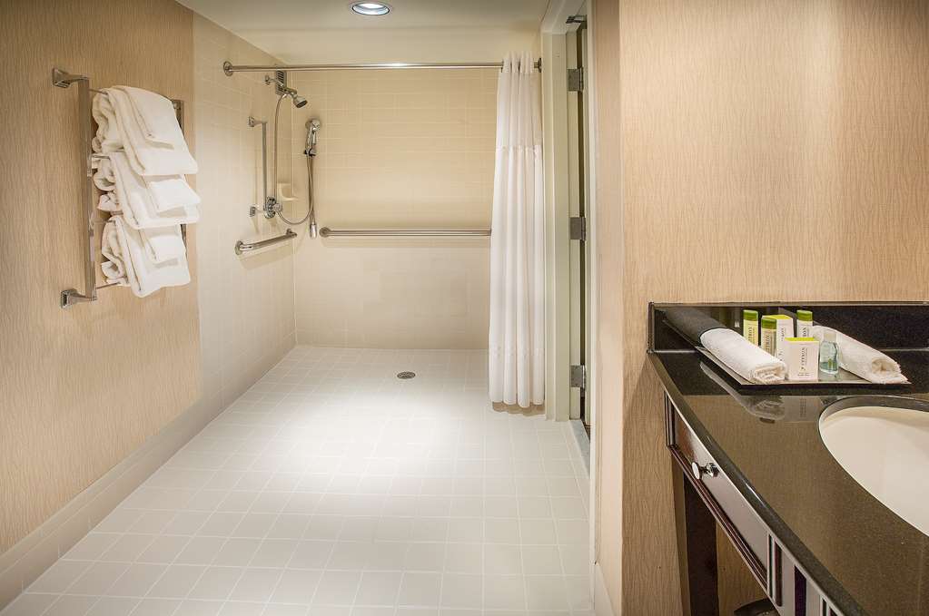 Doubletree by Hilton Hotel Deerfield Beach - Boca Raton Room Type - 1 KING MOB HEAR ACC RI-SHW