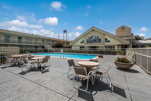 Pool - Best Western University Inn Tuscaloosa - I-20 & I-59, Exit 73