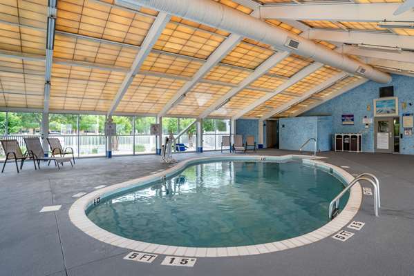 Pool - Best Western Plus Carlton Suites Homewood - I-65, Exit 255