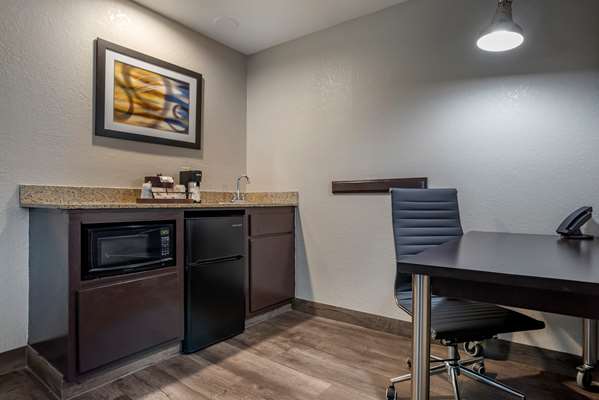  - Best Western Plus Carlton Suites Homewood - I-65, Exit 255