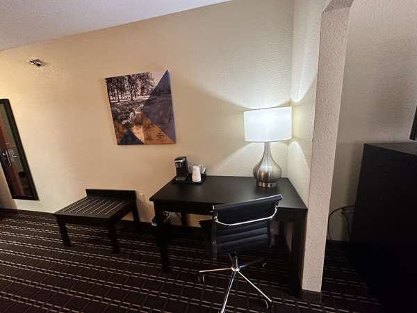  - Best Western Plus Bass Hotel & Suites Leeds - I-20, Exit 144