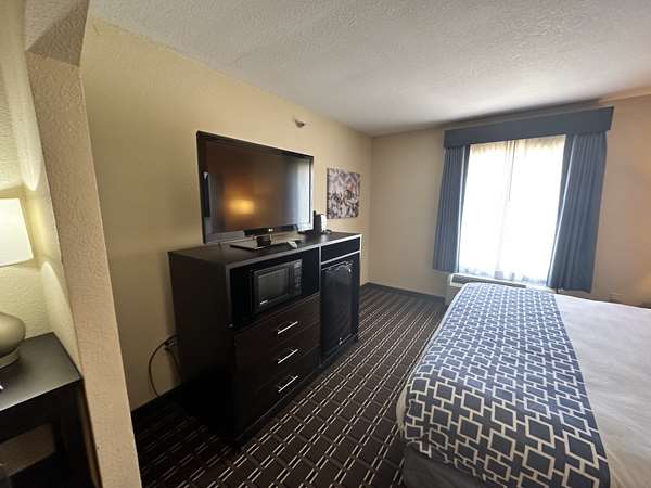  - Best Western Plus Bass Hotel & Suites Leeds - I-20, Exit 144