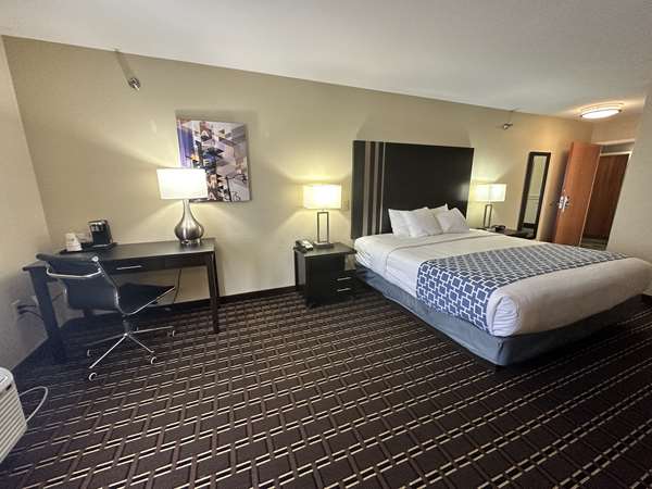  - Best Western Plus Bass Hotel & Suites Leeds - I-20, Exit 144