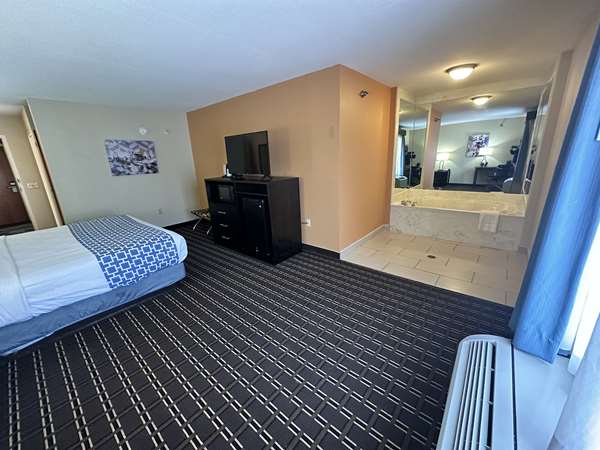  - Best Western Plus Bass Hotel & Suites Leeds - I-20, Exit 144