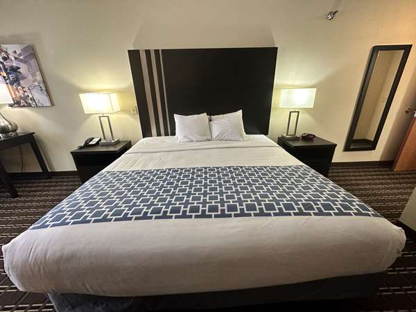  - Best Western Plus Bass Hotel & Suites Leeds - I-20, Exit 144