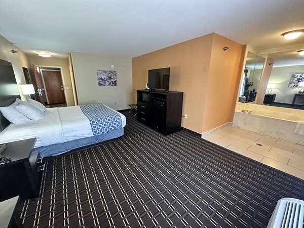  - Best Western Plus Bass Hotel & Suites Leeds - I-20, Exit 144