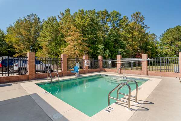 Pool - Best Western Plus Two Rivers Hotel & Suites Demopolis