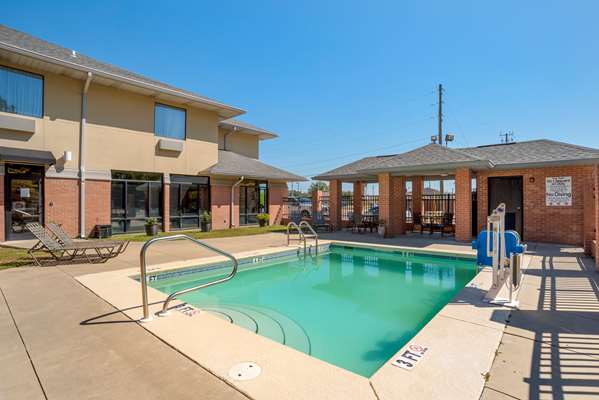 Pool - Best Western Plus Two Rivers Hotel & Suites Demopolis
