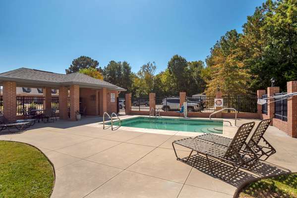 Pool - Best Western Plus Two Rivers Hotel & Suites Demopolis