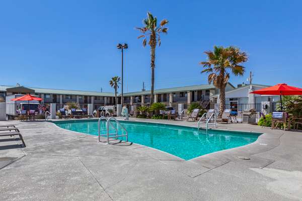 Pool - Best Western Plus Kings Inn & Suites Kingman - I-40, Exit 53
