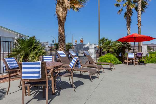 Pool - Best Western Plus Kings Inn & Suites Kingman - I-40, Exit 53