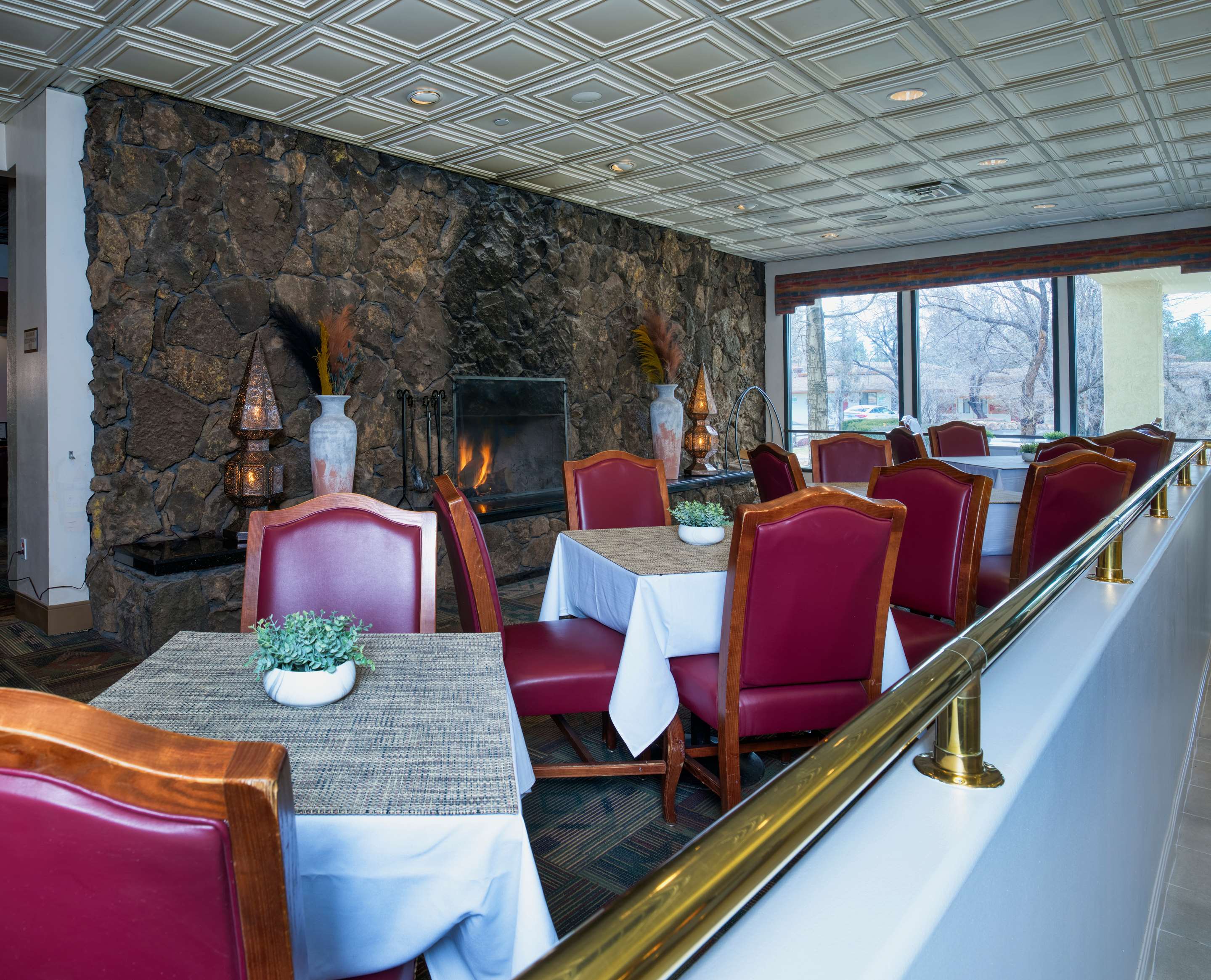 Squire Resort Desert Lounge and Grill | Squire Resort at the Grand Canyon, BW Signature Collection