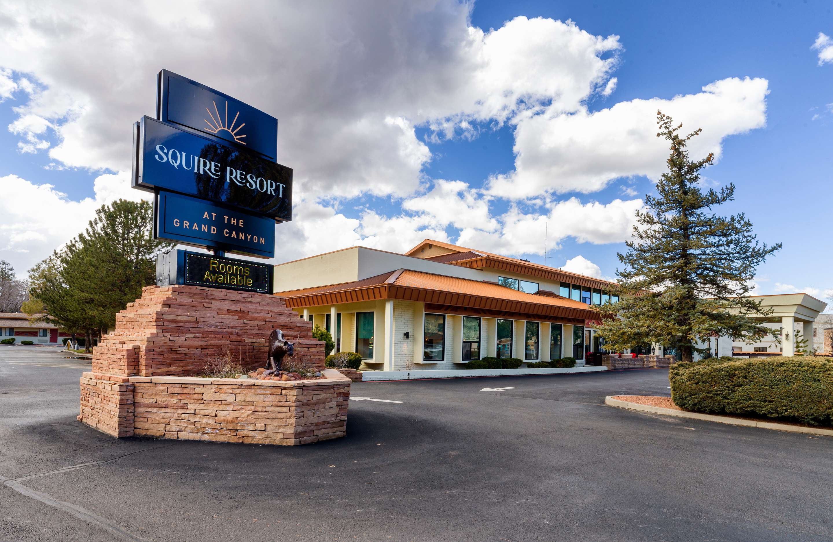 Squire Resort Exterior Sign | Squire Resort at the Grand Canyon, BW Signature Collection