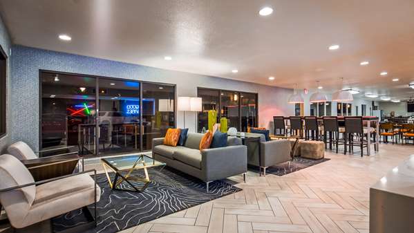  - Best Western InnSuites Phoenix Hotel & Suites
