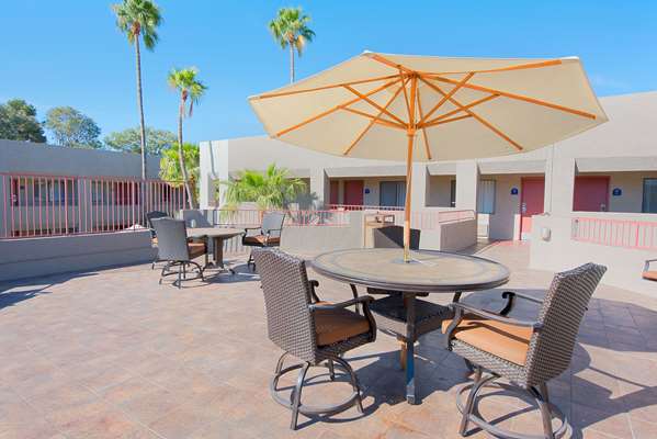 Pool - Best Western InnSuites Tucson Foothills Hotel & Suites