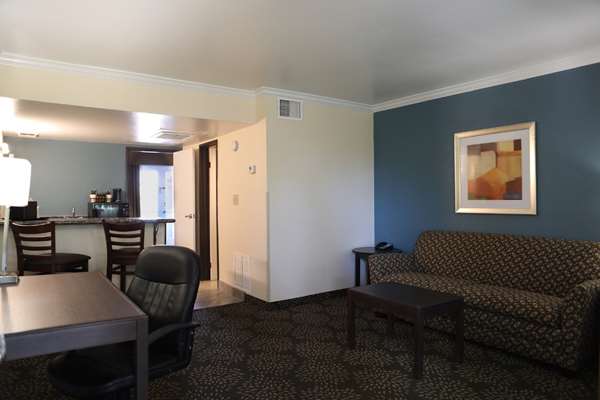 - Best Western InnSuites Tucson Foothills Hotel & Suites