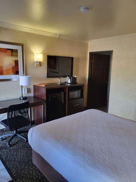  - Best Western InnSuites Tucson Foothills Hotel & Suites