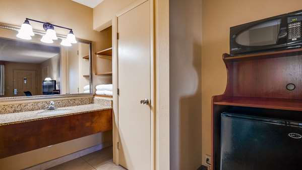  - Best Western Cottonwood Inn