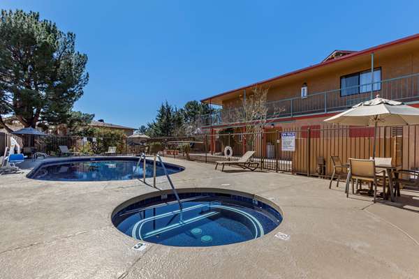 Pool - Best Western Cottonwood Inn
