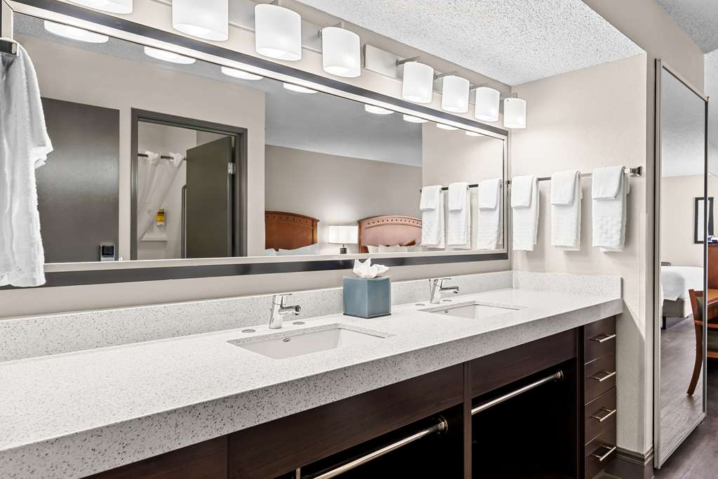 Best Western Plus at Lake Powell-guestroom-Guest Room,Bathroom,On-Site.jpg