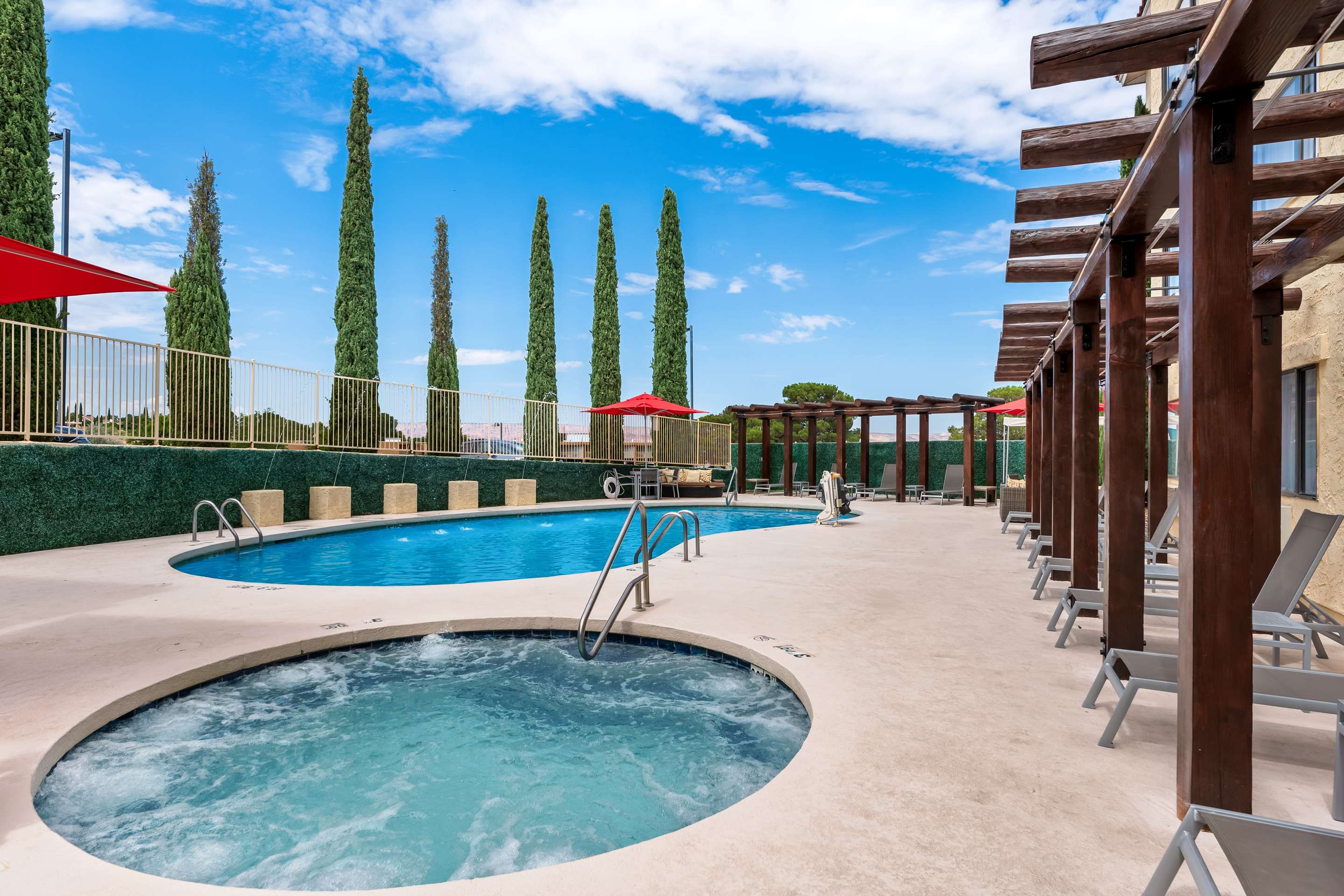 Pool | Best Western Plus At Lake Powell