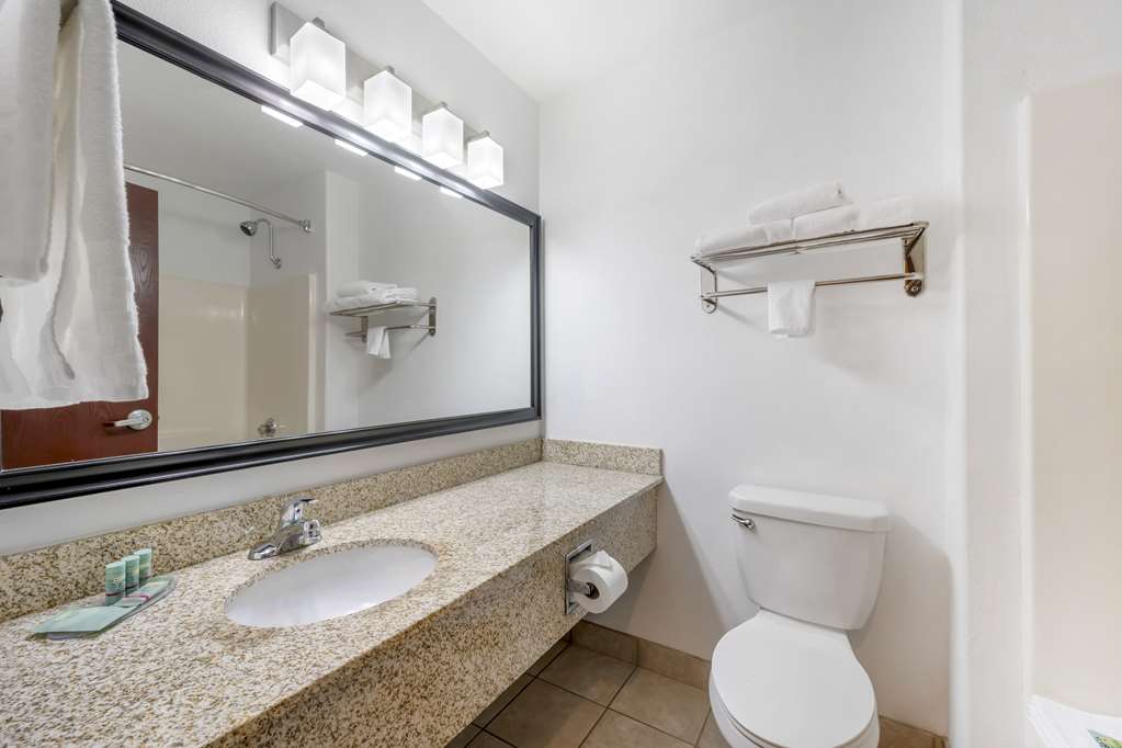 Best Western Parker Inn-guestroom-Guest Room,Bathroom,On-Site.jpg