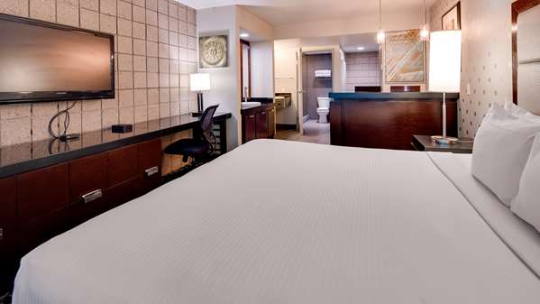 Suite - Best Western Plus Sundial Resort Scottsdale