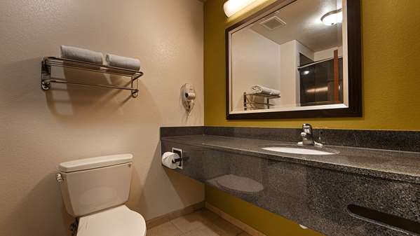  - Best Western Douglas Inn & Suites