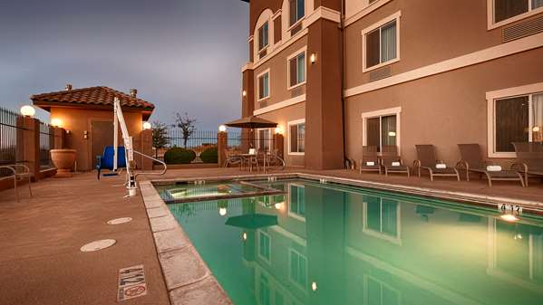 Pool - Best Western Douglas Inn & Suites