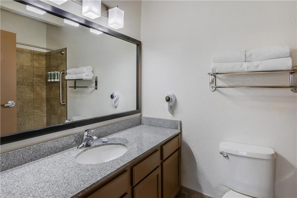 Best Western Tolleson Hotel-guestroom-Guest Room,Bathroom,Suite,On-Site.jpg