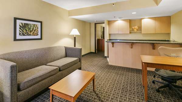 Suite - Best Western Plus Scottsdale Thunderbird Suites
