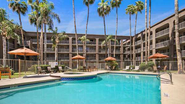 Pool - Best Western Plus Scottsdale Thunderbird Suites