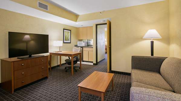  - Best Western Plus Scottsdale Thunderbird Suites